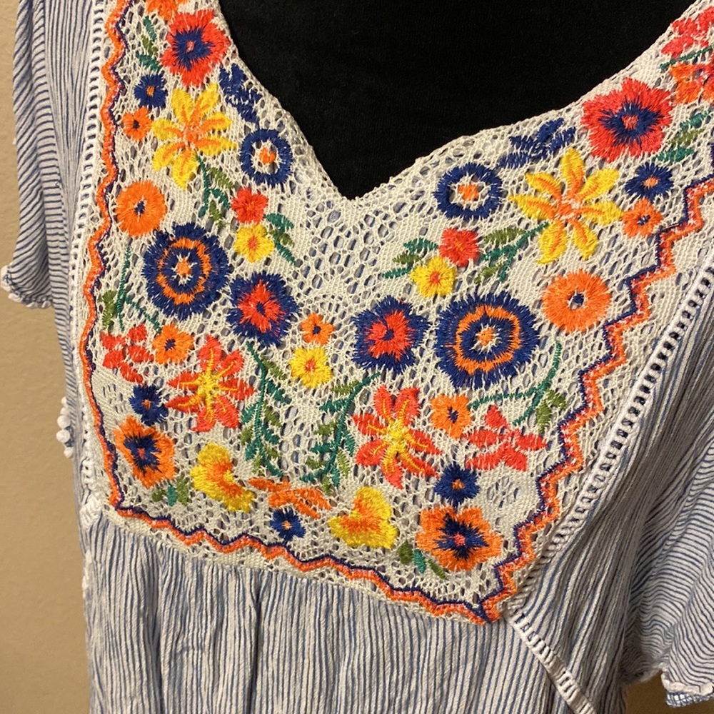 ❤️2 for $10 Blue and White Stripe Top Stitched Flower Designs - Picture 2 of 10